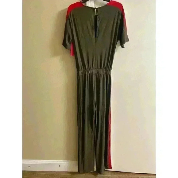 SHOSHO WOMEN'S Olive Green Shirt Sleeve Elastic Waist Jumpsuit, NWT, Medium. - Picture 3 of 5
